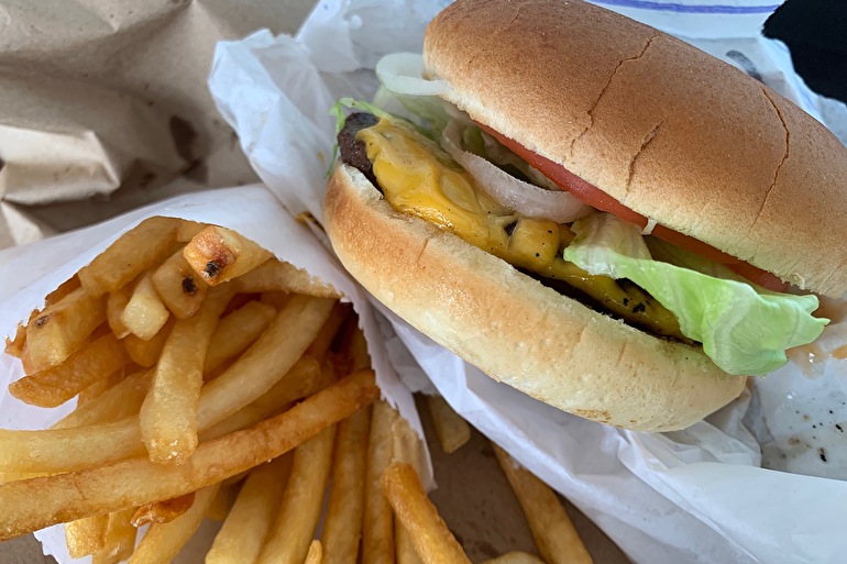 W & M Bar-B-Q Burgers / W&M バーベキュー・バーガー2